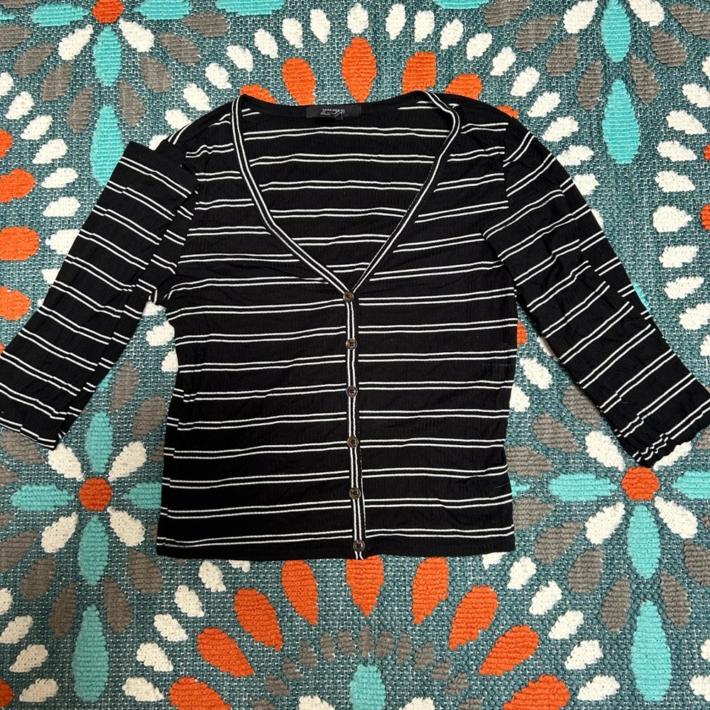 Forever 21 size medium striped black and white  crop top with button decal